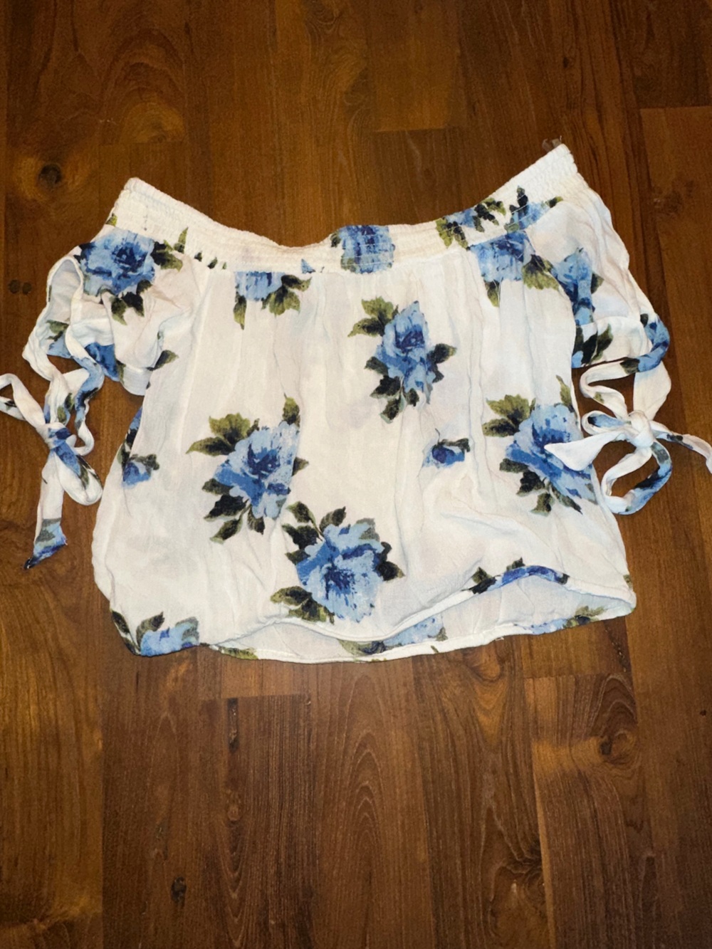 Kendall & Kylie Off-Shoulder Blue Floral Women’s Top Size Medium